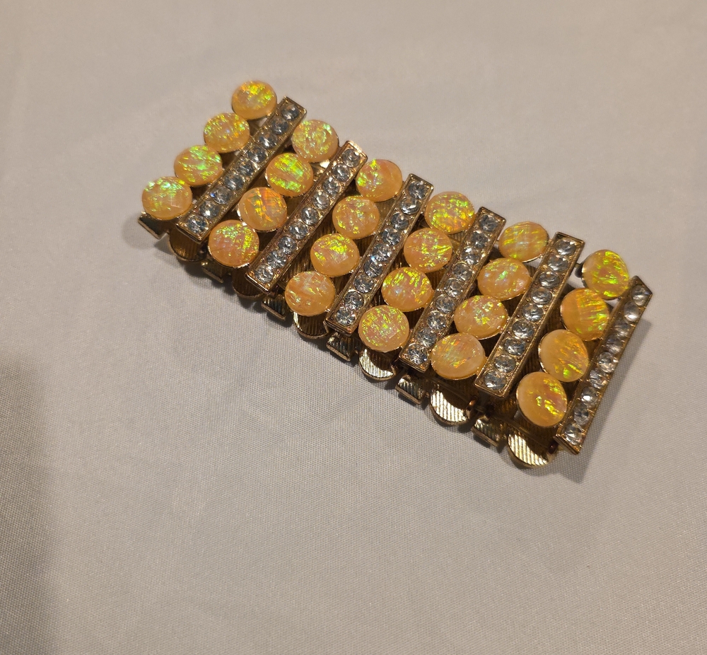 Source Unknown Gold-Tone Bracelet with Yellow Opalescent Stones